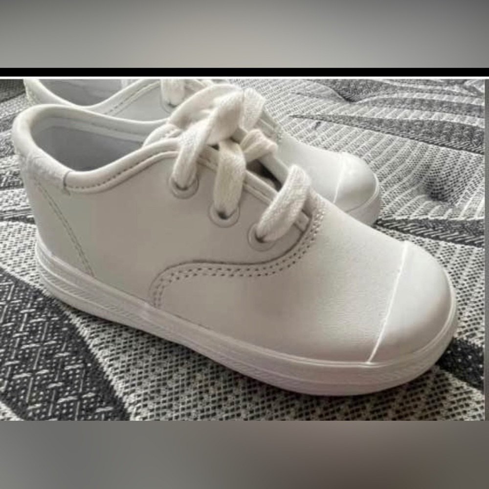 New, never worn toddler girl Keds. Size 6.5. I paid 65 dollars, asking 35